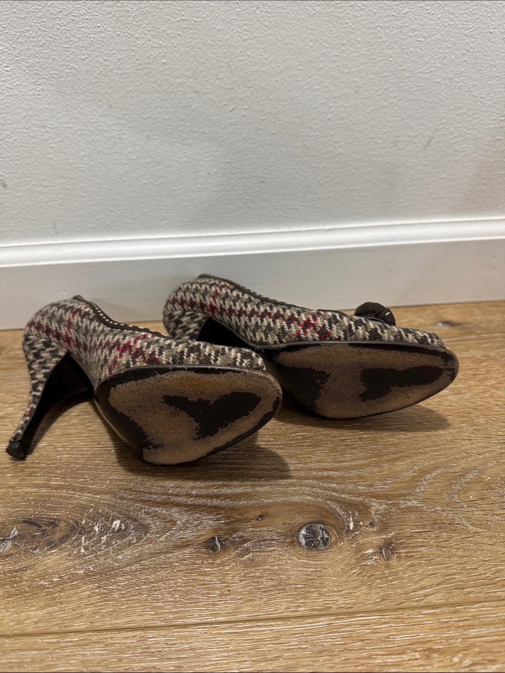 Prada Donna Brown Houndstooth Peep-Toe Heels with Subtle Red Accents - Picture 4 of 9